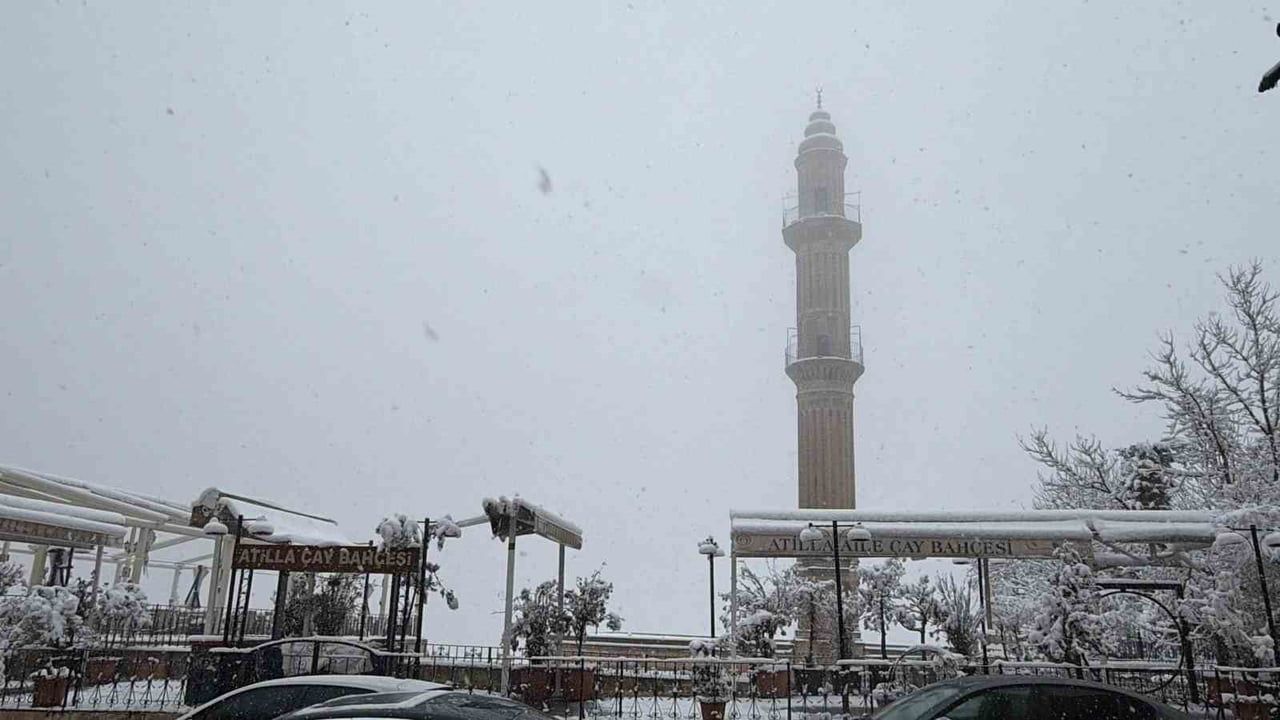 Mardin'de Kar Yağışı Etkisini Gösteriyor