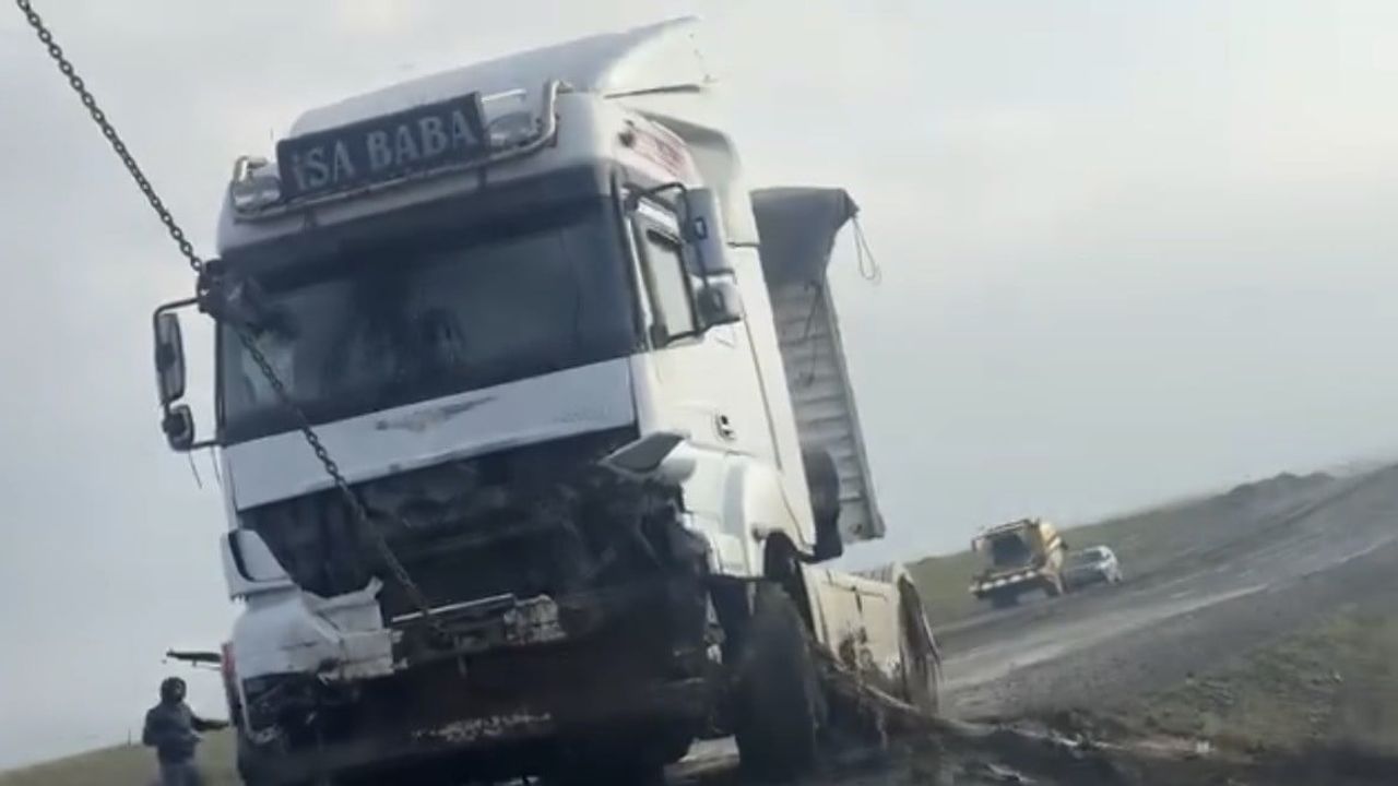 Mardin'de Kontrolden Çıkan Tırın Kazası