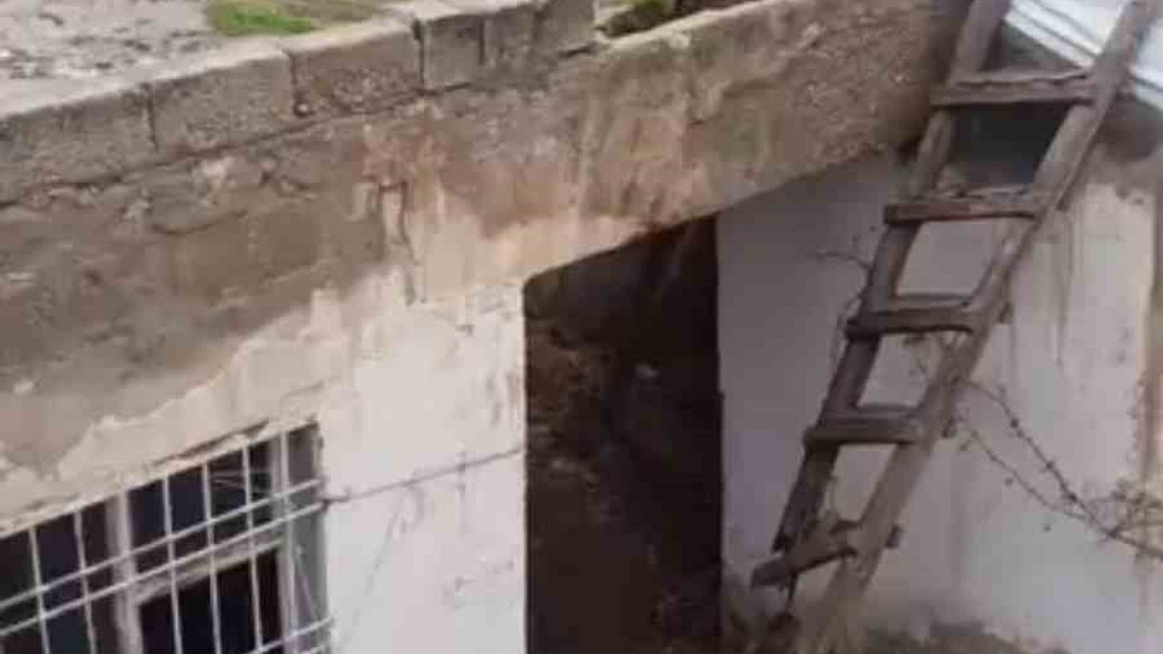 Mardin'de Sağanak Yağış Sonucu Evin Damı Çöktü