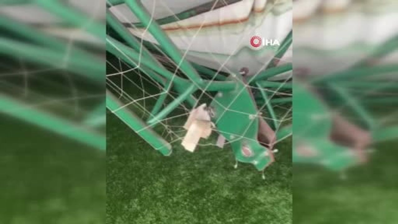 Mardin'de Yoğun Kar, Halı Sahayı Vurdu