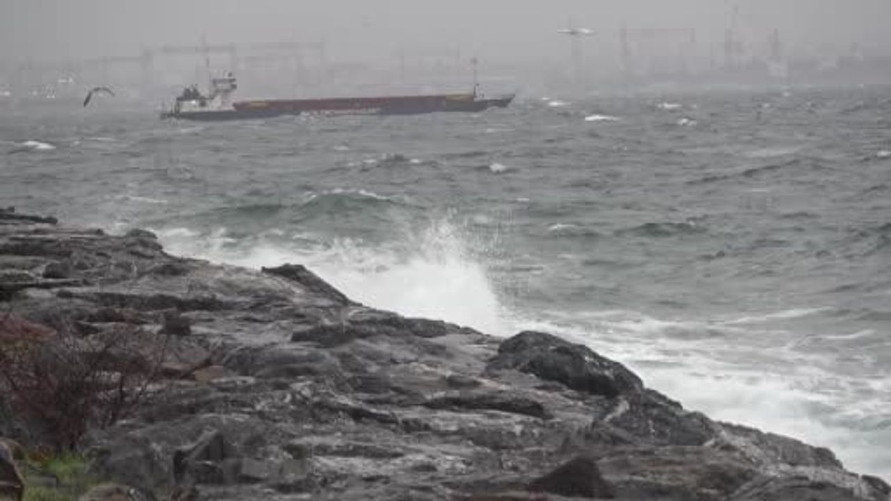 Marmara Denizi'nde Şiddetli Fırtına Yaşandı