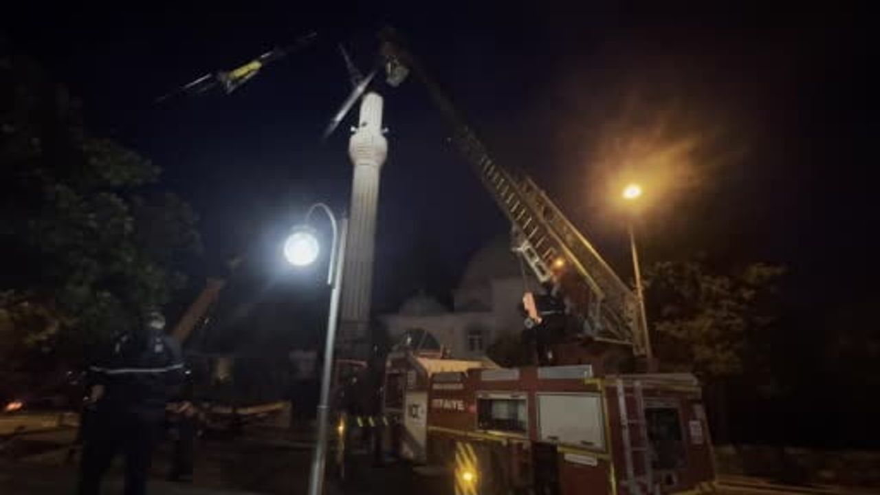 Marmaris'te Fırtına Sonrası Cami Minaresinde Onarım Çalışmaları Başlatıldı