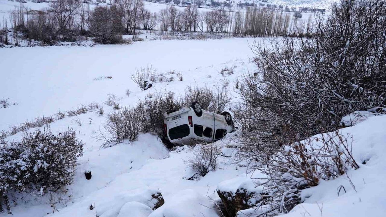 Mazıdağı'nda Kar Yağışı Kazaya Yol Açtı: 6 Yaralı