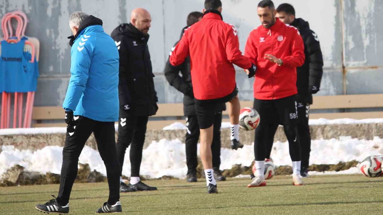 Mehmet Altıparmak: Rey Manaj'ı Takımda Görmek İstiyoruz