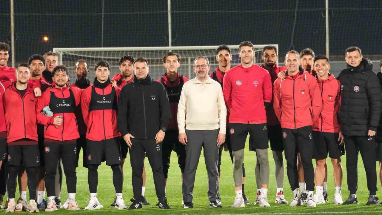 Mehmet Muharrem Kasapoğlu Fatih Karagümrük'ü Ziyaret Etti