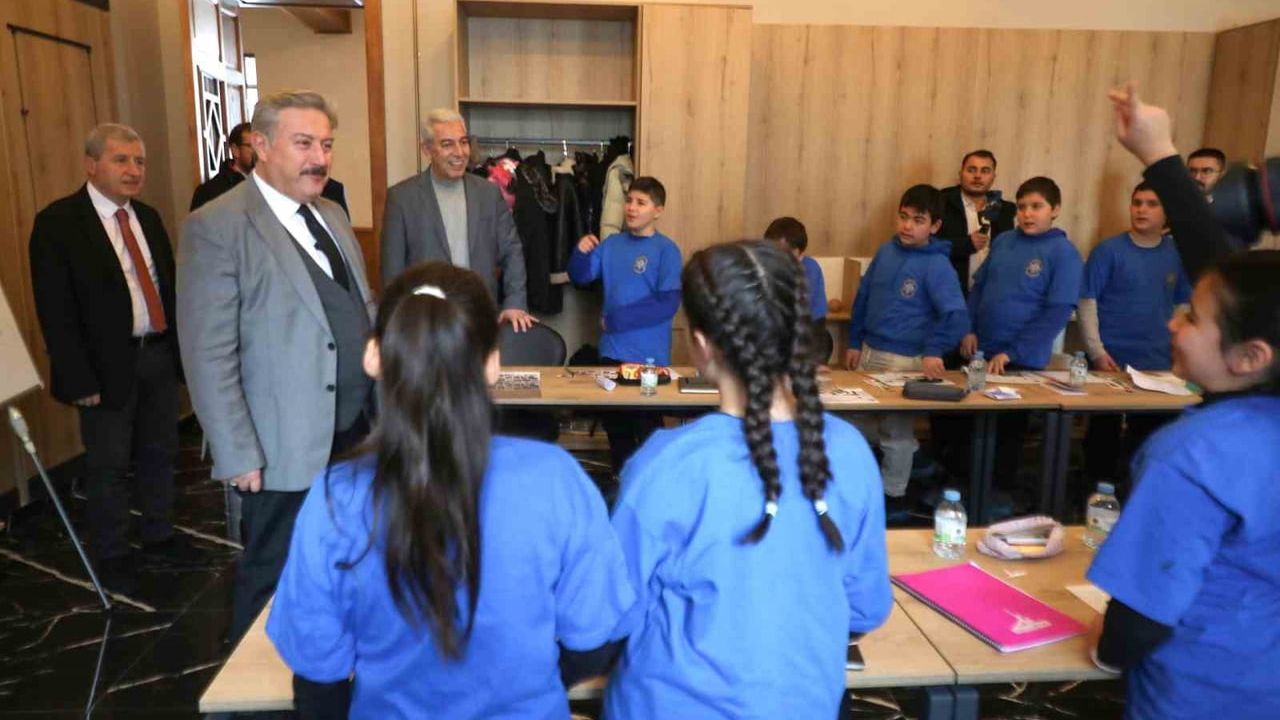 Melikgazi'de İngilizce Kampı Başladı