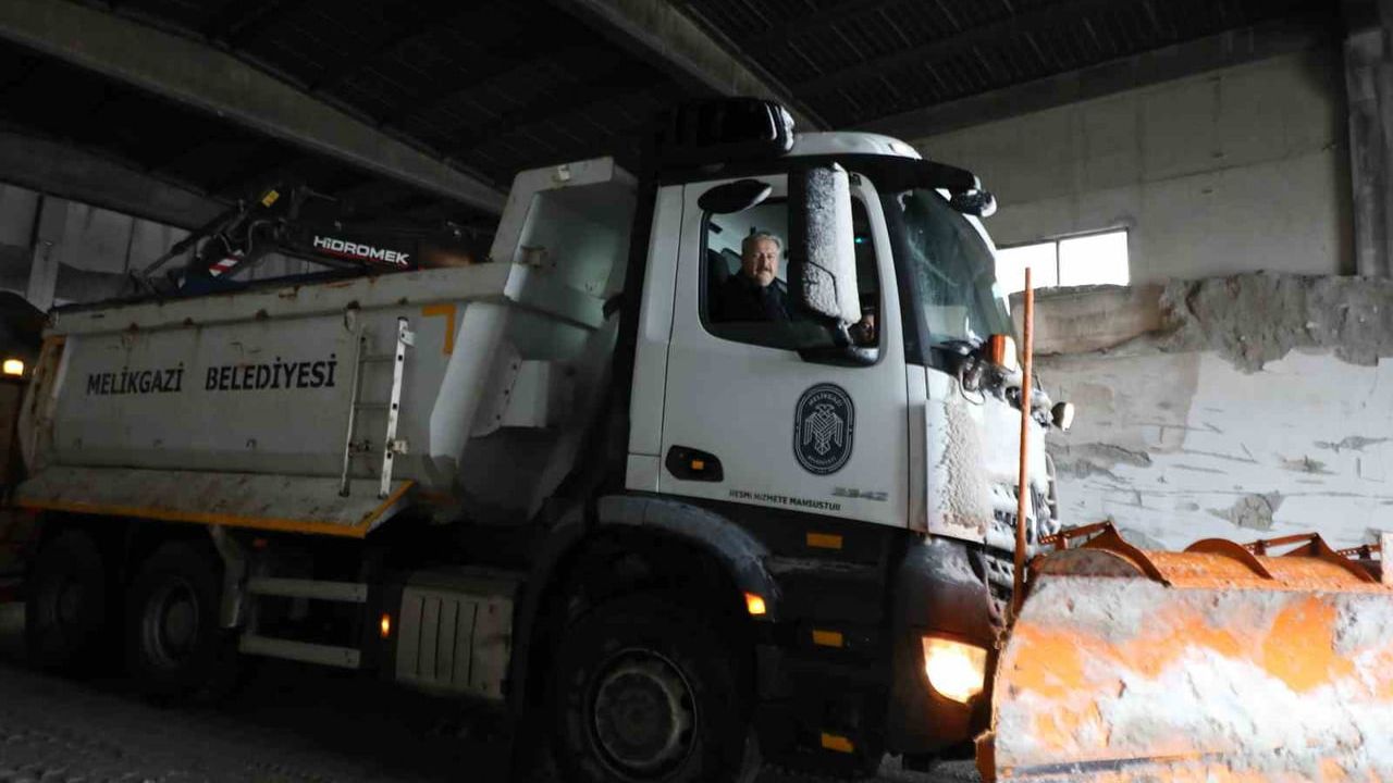 Melikgazi'de Karla Mücadele Çalışmaları Başlatıldı
