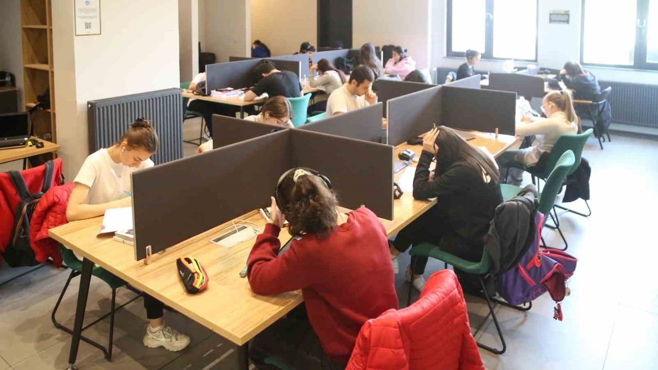 Melikgazi'nin Akıl Küpü Kütüphaneleri Öğrencilerle Dolu