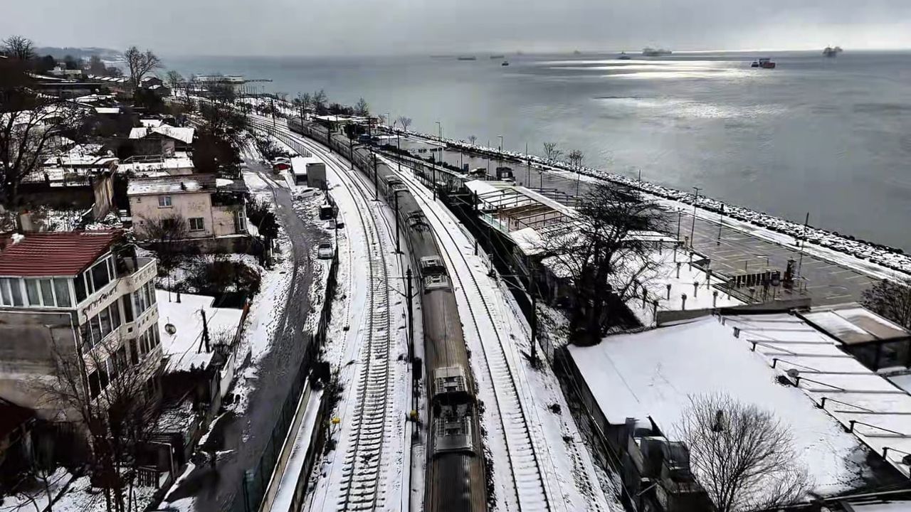 Menekşe Sahili Karla Kaplandı: Havadan Görüntüler Paylaşıldı