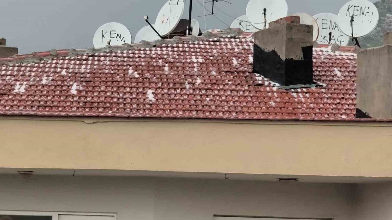 Menteşe'de Dolu ve Sağanak Yağış Hayatı Olumsuz Etkiledi