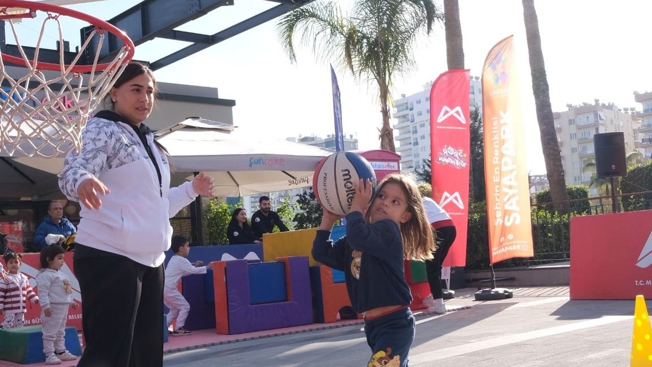 Mersin'de Çocuklar Sporla Buluştu