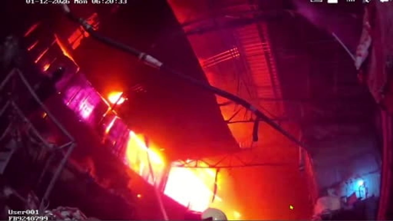 Mersin'de Geri Dönüşüm Tesisinde Yangın Kontrol Altına Alındı