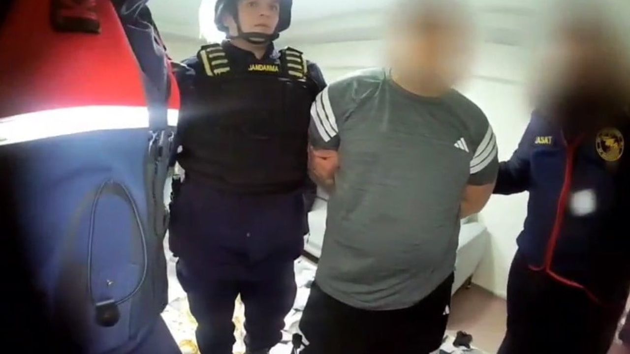 Mersin'de Hırsızlık Zanlıları JASAT Tarafından Yakalandı