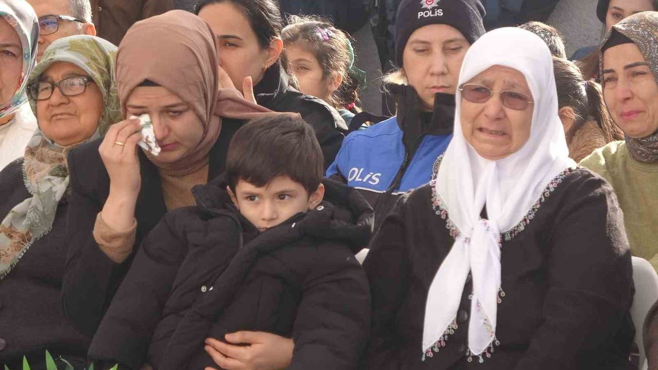 Mersin'de Şehitleri Anma ve Karne Töreni