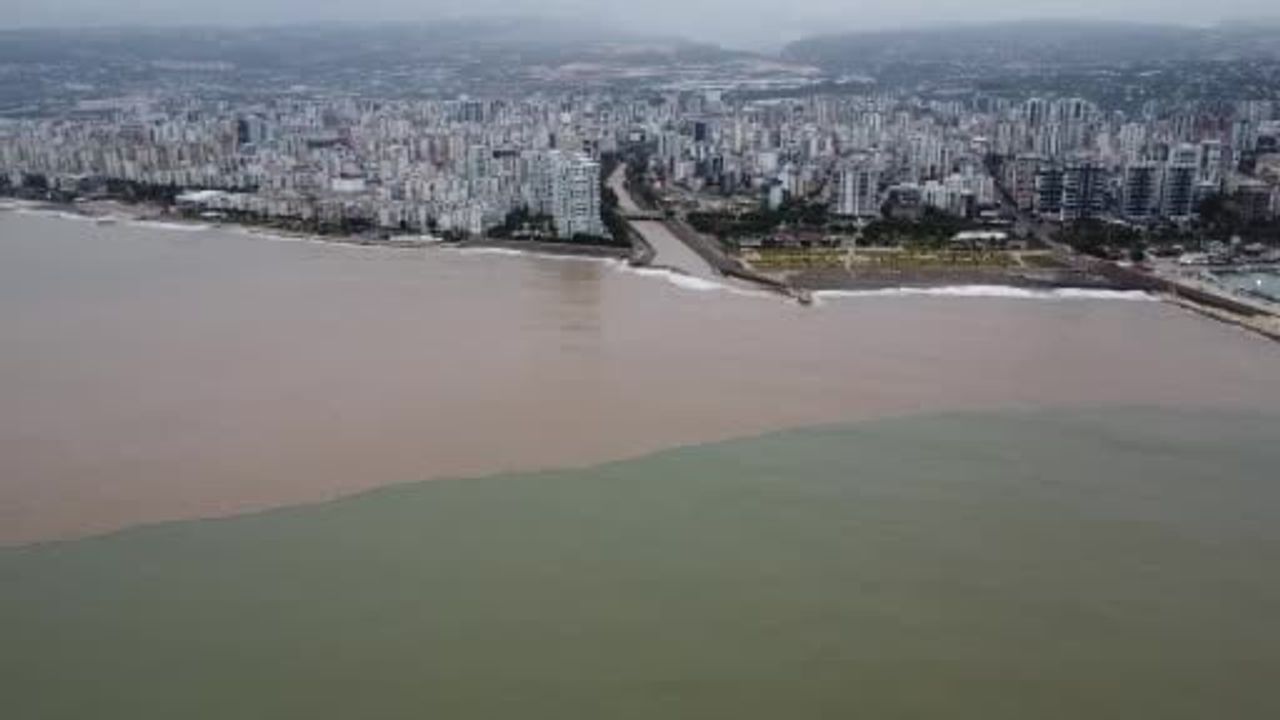 Mersin'de Sel Sonrası Denizde Renk Değişimi ve Odun Birikintileri