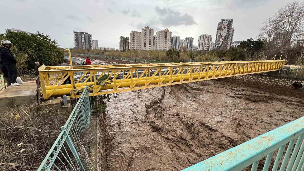 Mersin'de Şiddetli Yağış Sel Felaketine Neden Oldu