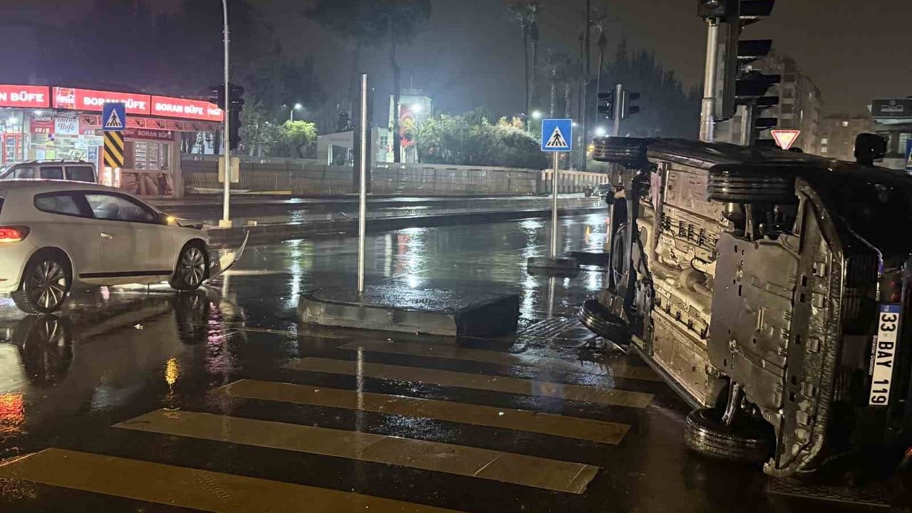 Mersin Tarsus'ta Trafik Kazası: 2 Yaralı