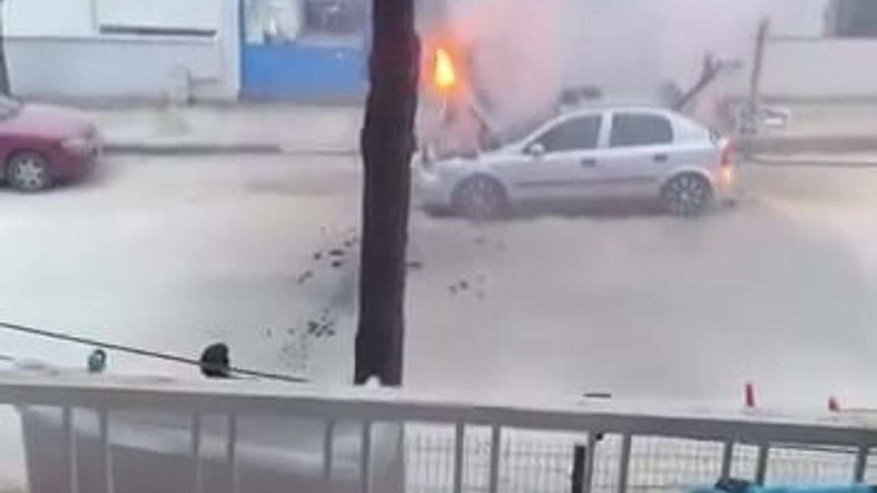 Merzifon'da Park Halindeki Araç Alev Alev Yandı