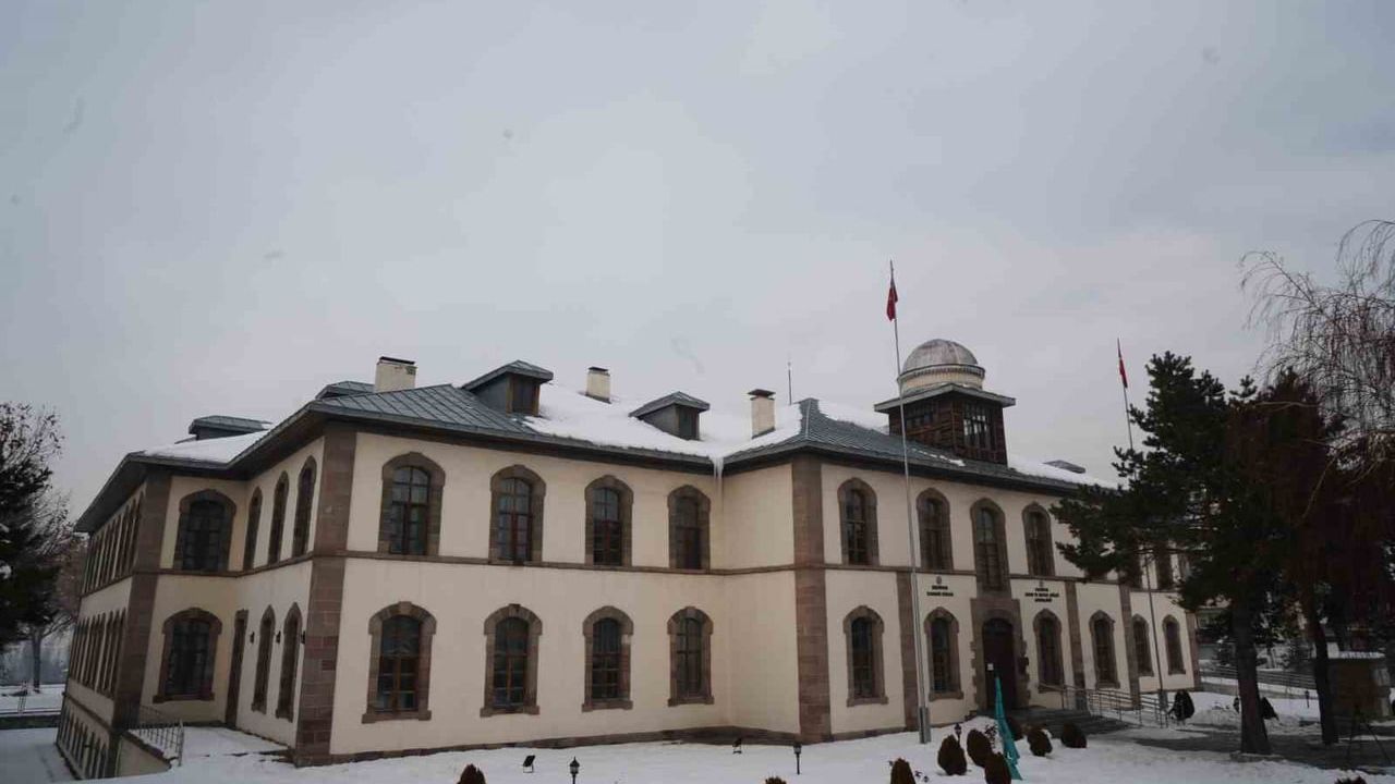 MHP'den Erzurum Kongre Binası Koruma Çağrısı