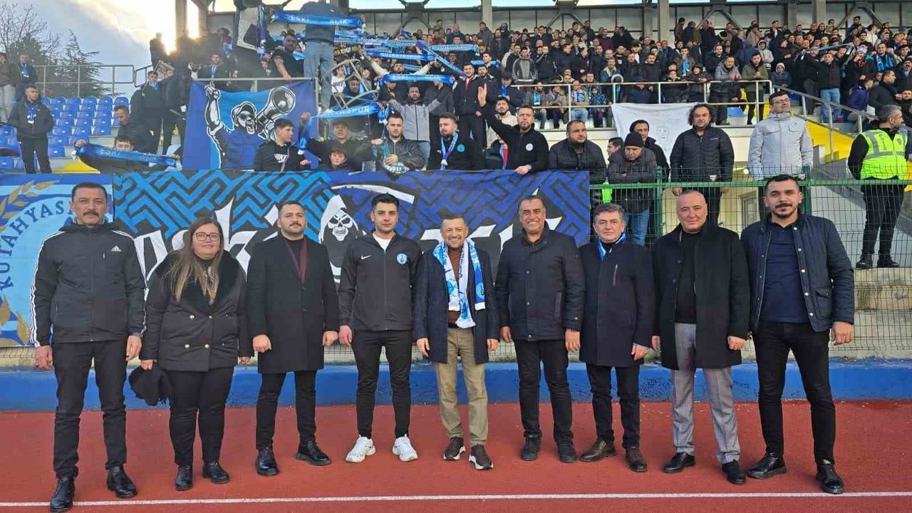 MHP Milletvekili Erbaş'tan Kütahyaspor Taraftarlarına Otobüs Desteği