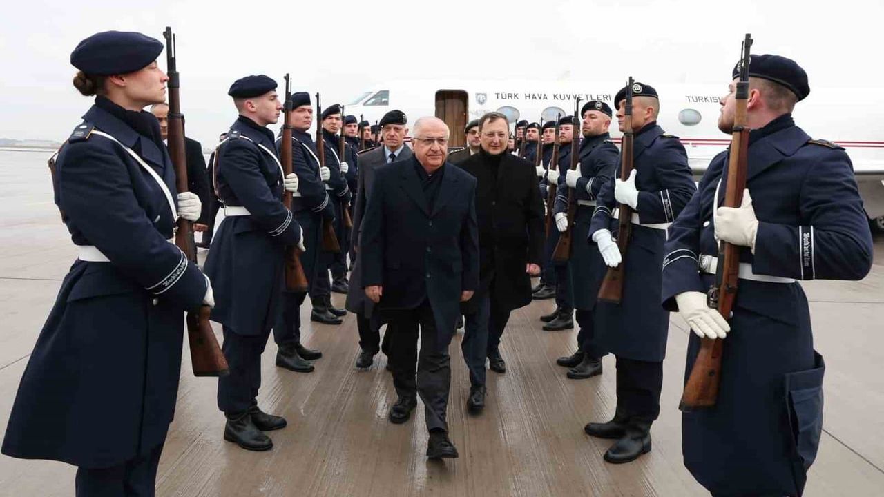 Milli Savunma Bakanı Yaşar Güler Almanya'da