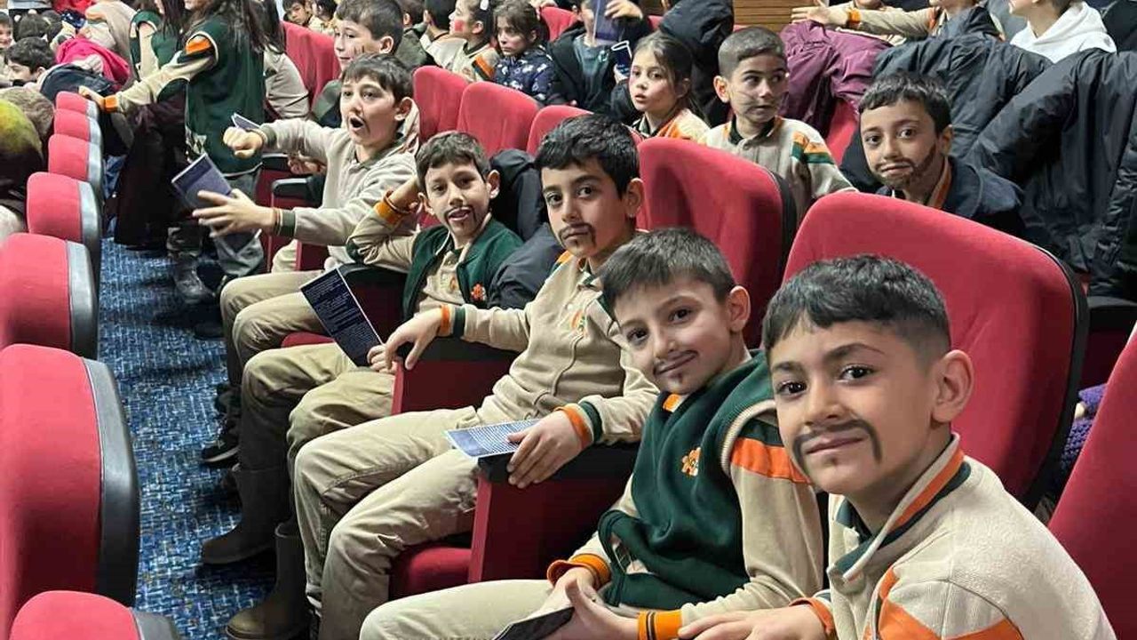 Milli Teknoloji Hamlesi Çocuklarla Tiyatroda Buluştu