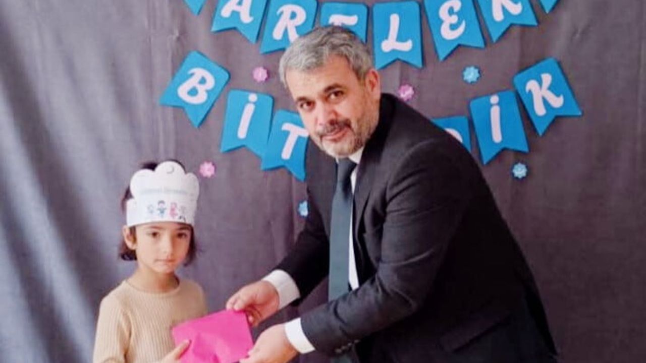 Minik Öğrencilerin Harfleri Bitirme Sevinci