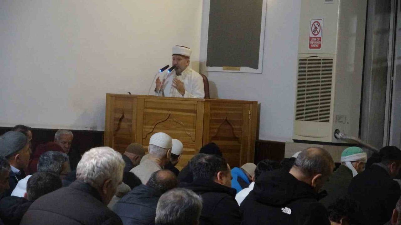 Miraç Kandili'nde Camiler Dolu