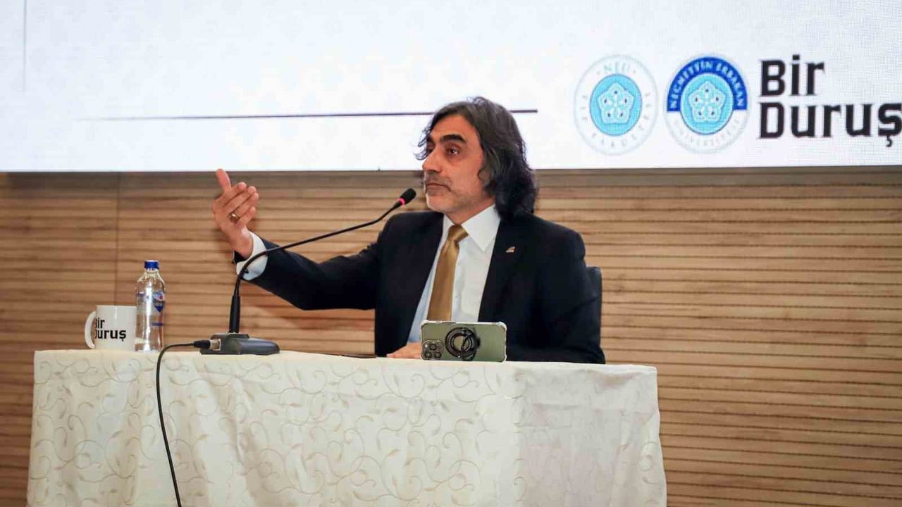 Modern Dünyada Duruş Sahibi Olmak Konferansı