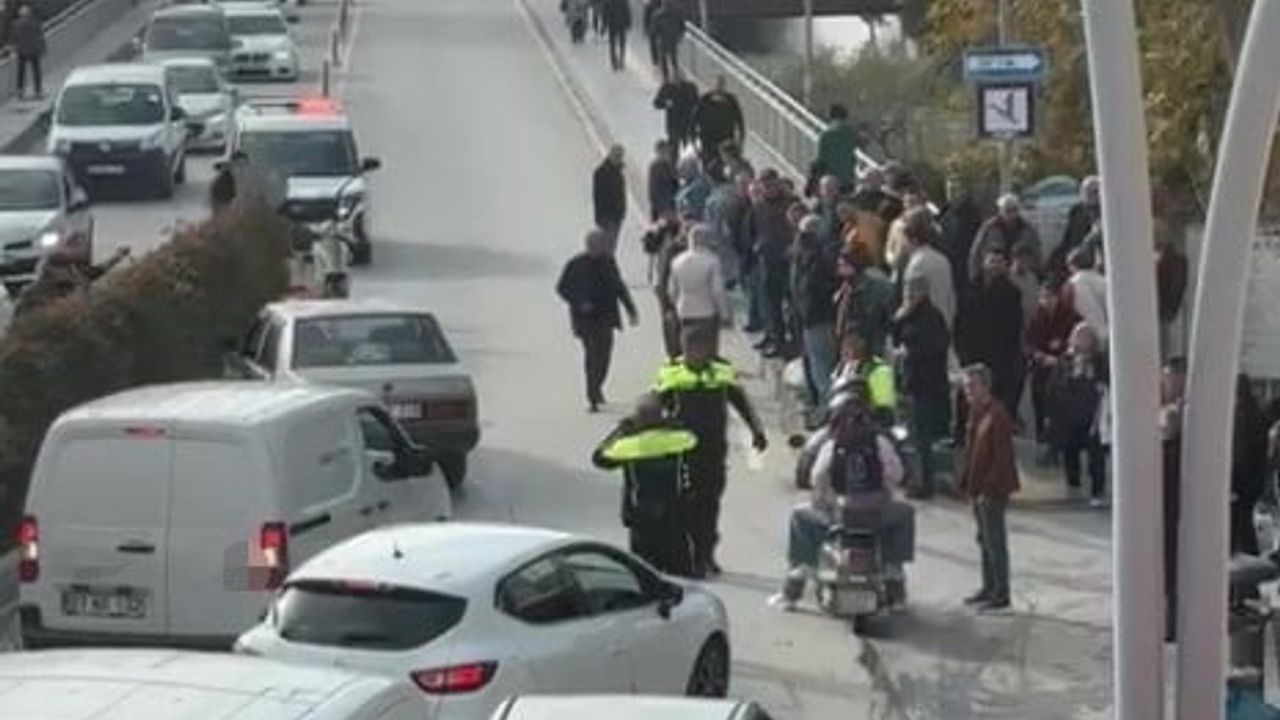 Motosiklet ile Otomobil Çarpıştı: 1 Yaralı