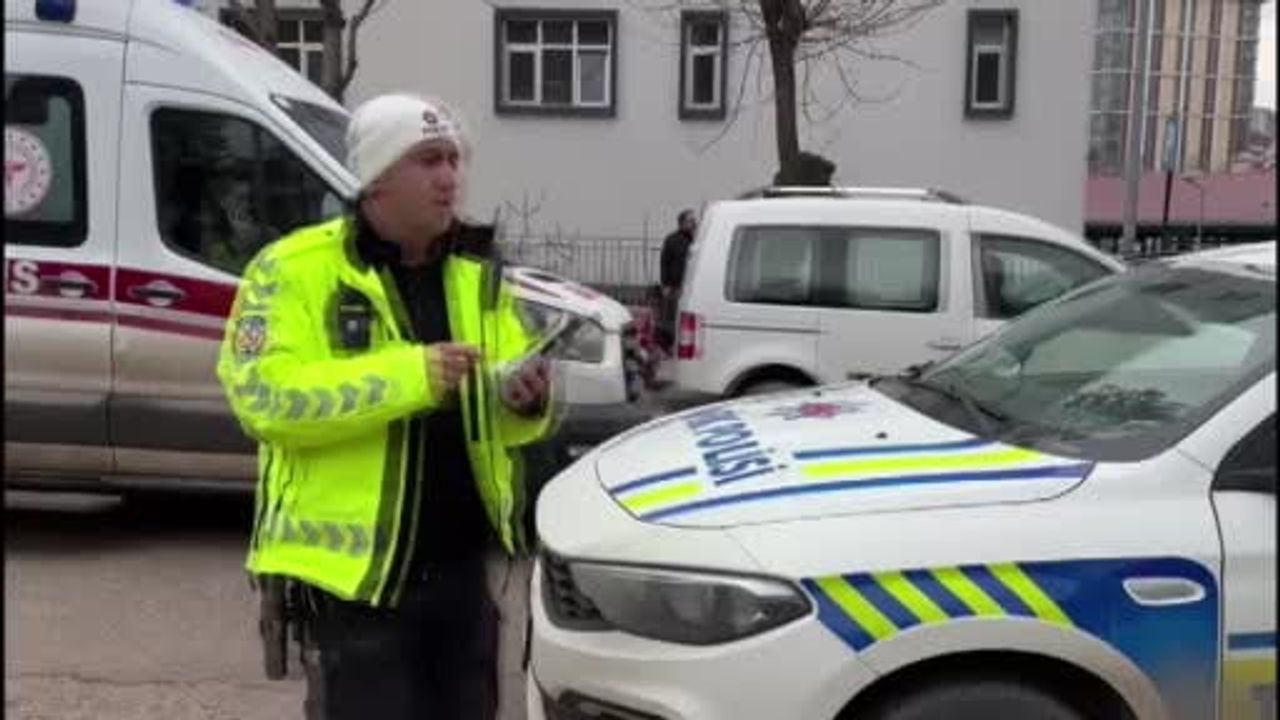 Motosiklet Sürücüsü Otomobile Çarpmamak İçin Kendini Feda Etti