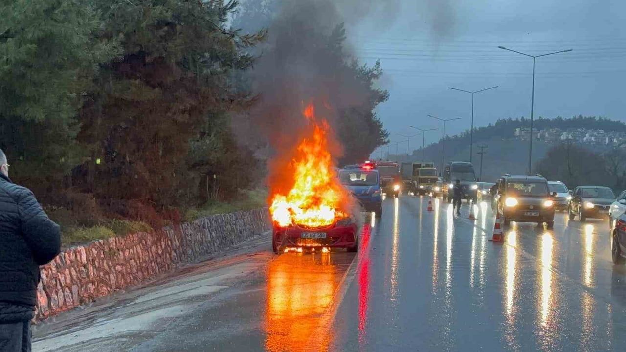Mudanya Yolu'nda Motor Arızası Yangına Neden Oldu
