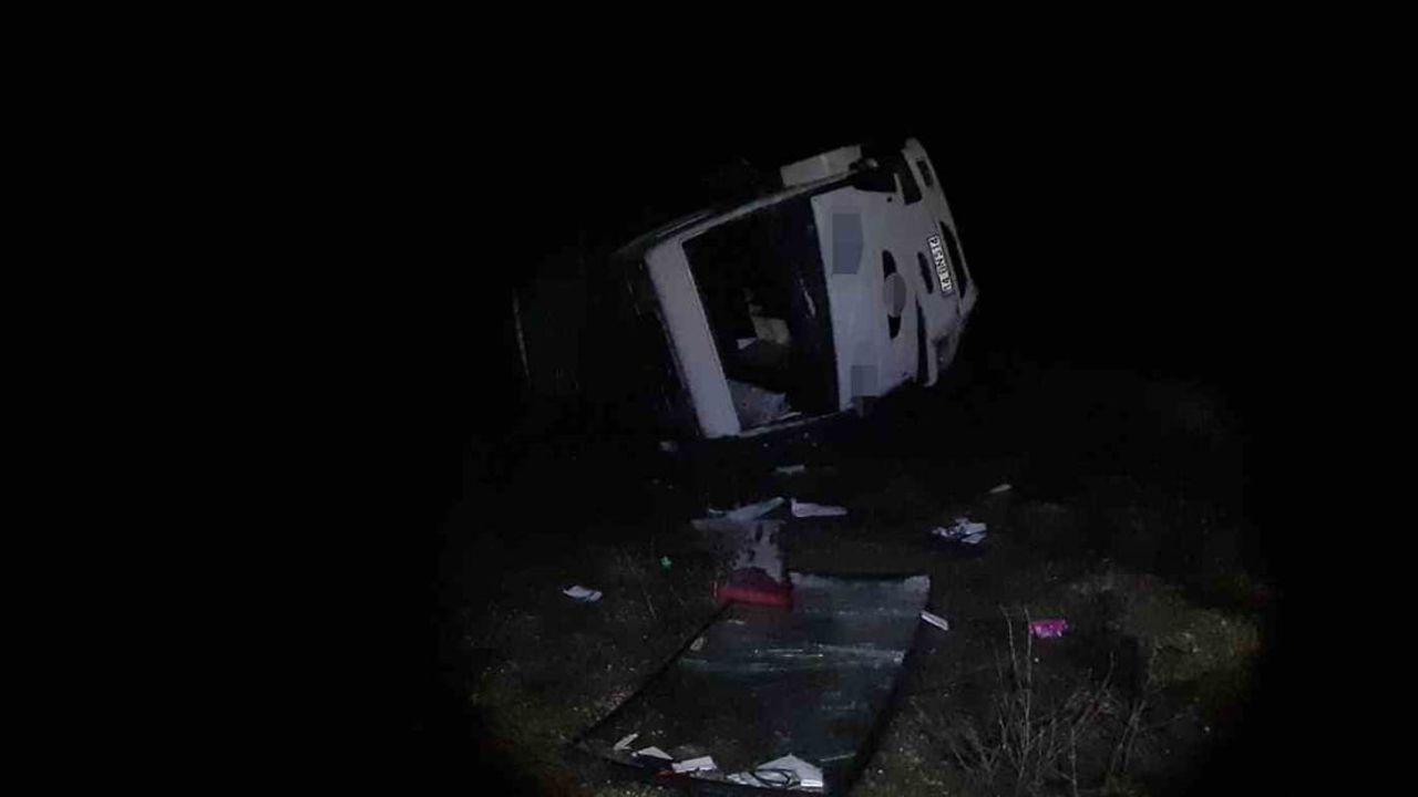 Mudurnu’da Kamyon Devrildi: 1 Yaralı