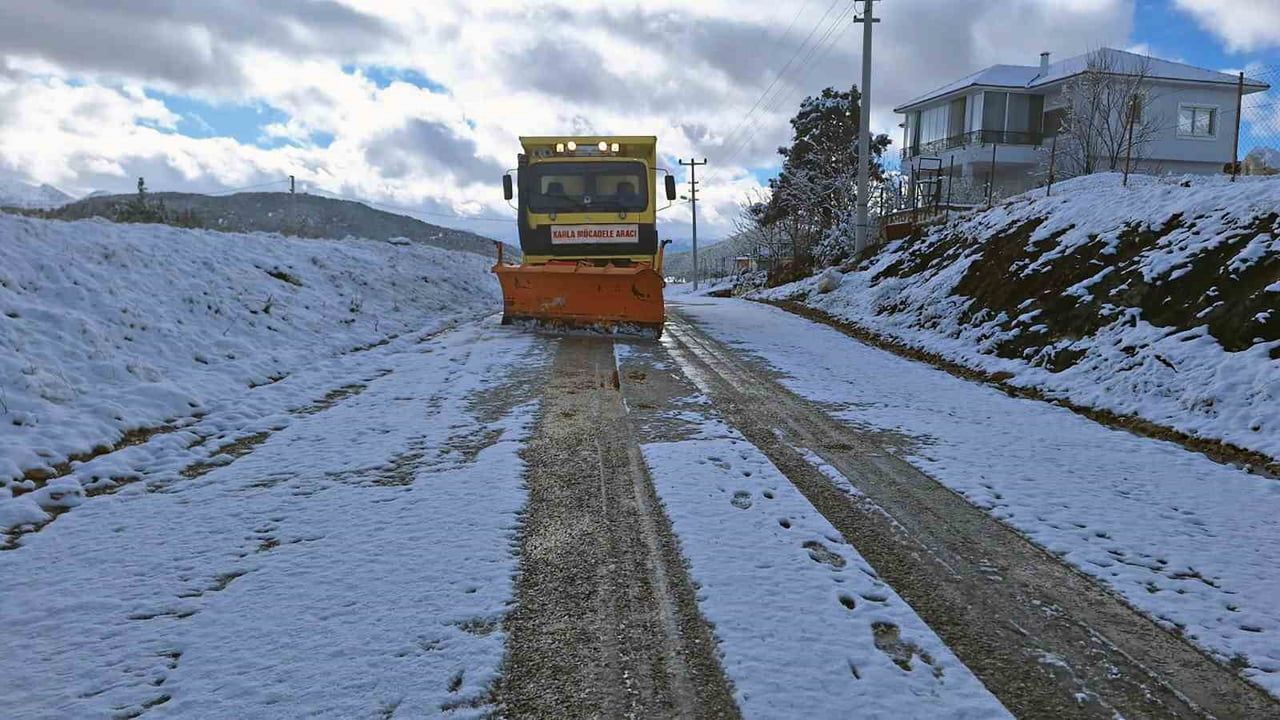 Muğla'da Karla Mücadele Çalışmaları Devam Ediyor