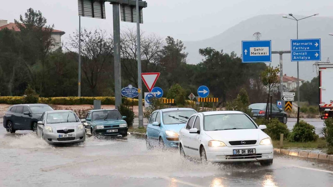 Muğla'da Sağanak Yağış Etkili