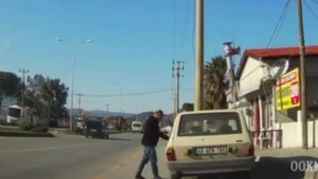 Muğla'da Ticari Araç Takla Attı: Kaza Anı Güvenlik Kamerasında