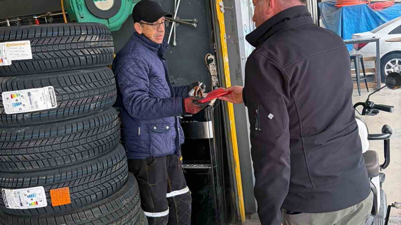 Muğla'da Türk Bayrağı Dağıtımıyla Dayanışma Mesajı