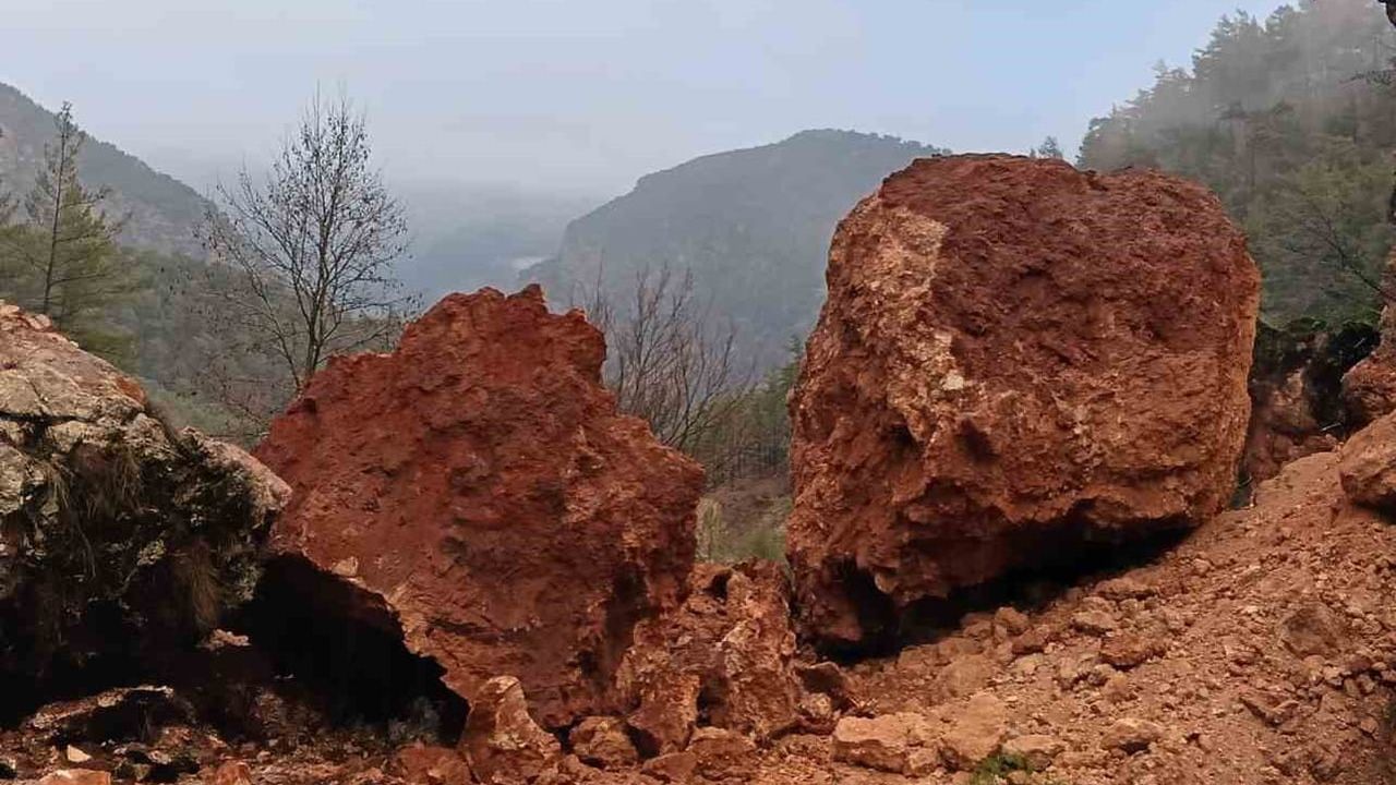 Muğla Fethiye'de Heyelan Su İsale Hatlarını Zararlandırdı