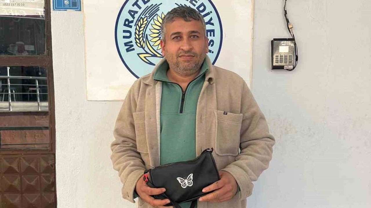 Muratlı'da Örnek Vatandaşlık: Parkta Bulunan Çanta Zabıta'ya Teslim Edildi