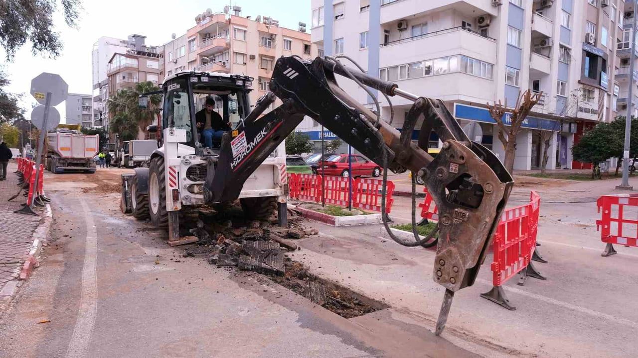 Muratpaşa'da İçme Suyu Altyapısı Güçlendiriliyor