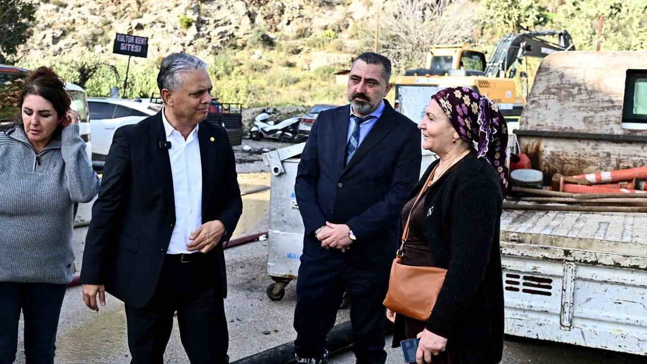 Muratpaşa'da Sel ve Su Baskınları: Başkan Uysal Açıklamalarda Bulundu