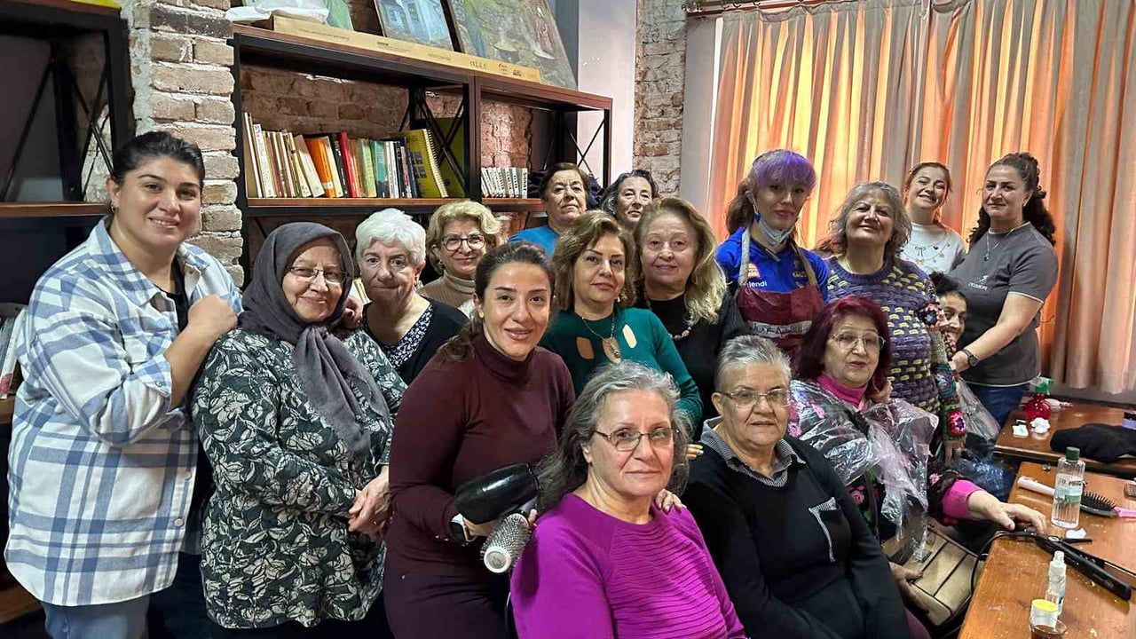 Muratpaşa'da Yaşlılar İçin Güzellik Etkinliği