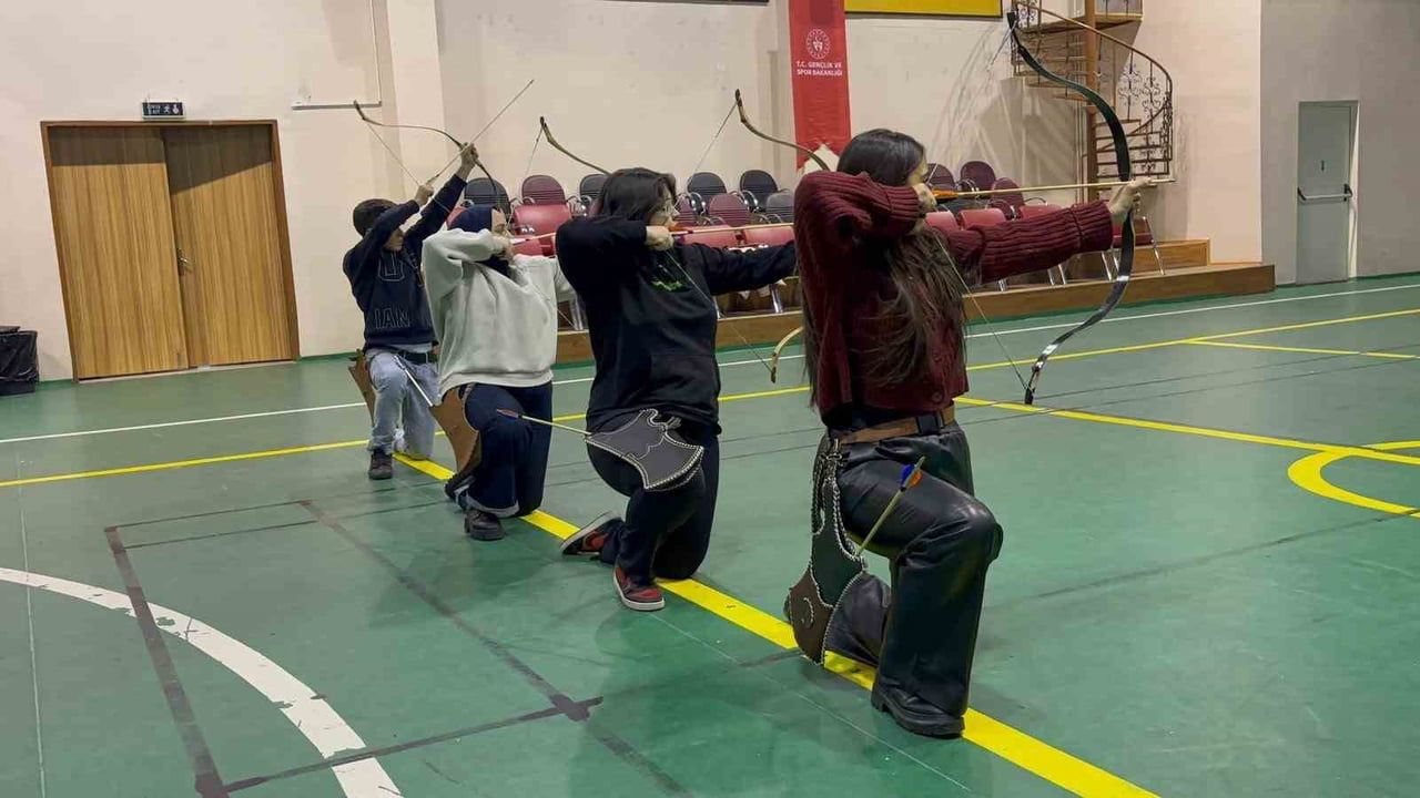 Muş’ta Gençlik Kış Kulübü ile Yarıyıl Tatiline Renklilik Katılıyor