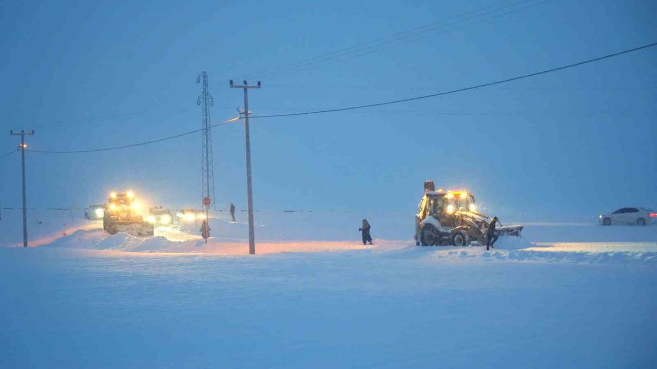 Muş'ta Kar Yağışı Nedeniyle 368 Köy Yolu Kapandı