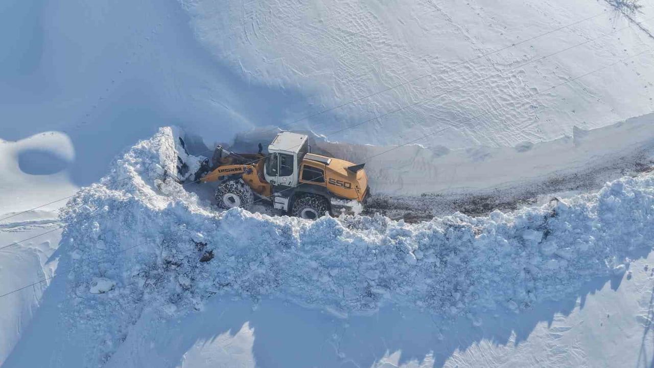 Muş'ta Kar Yağışı Nedeniyle 51 Köy Yolu Ulaşıma Kapandı