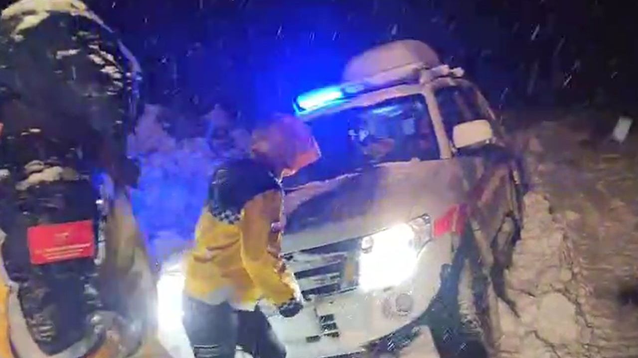 Muş'ta Kar Yağışı Nedeniyle Hasta Çocuğa Müdahale İçin Ekipler Seferber Oldu