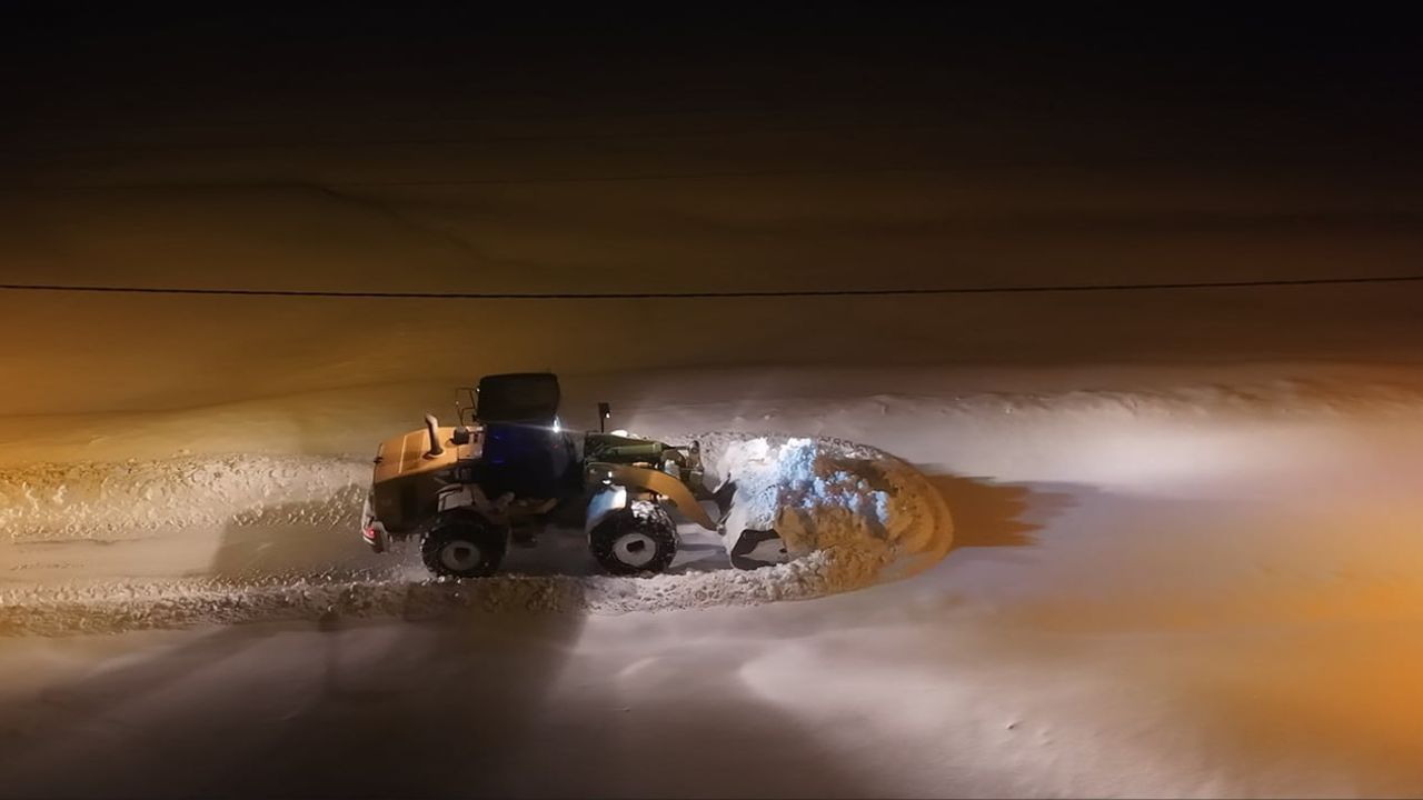 Muş'ta Karla Mücadele Çalışmaları 7/24 Devam Ediyor