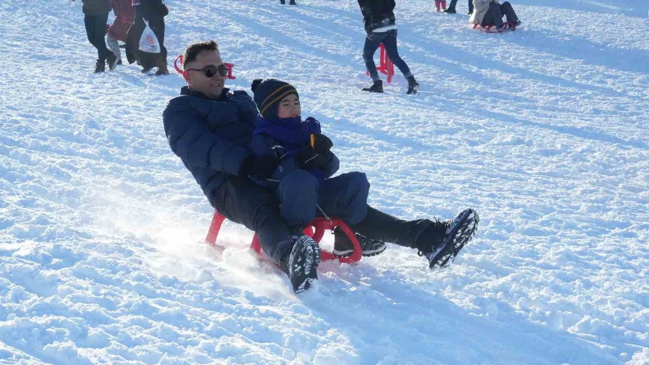 Muş'ta Kayak Sezonu Coşkusu Başladı
