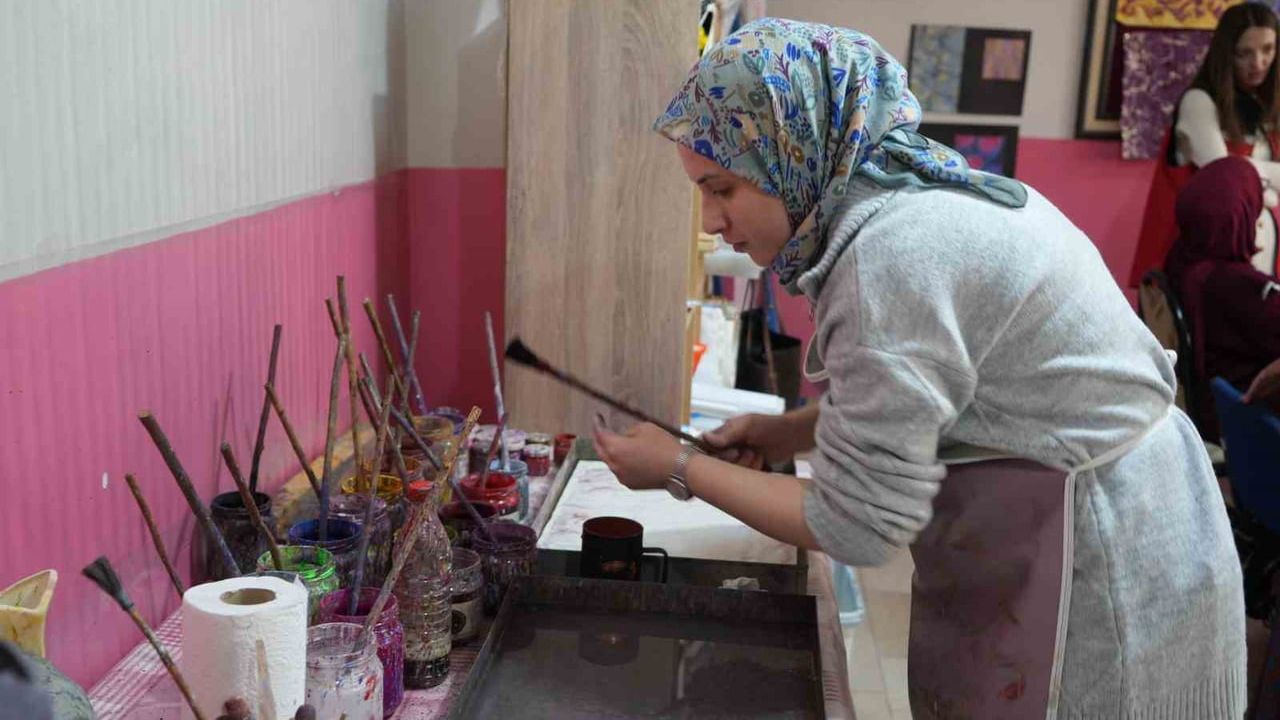 Muş'ta Şehit Yakınları ve Gazilere Ebru Kursu