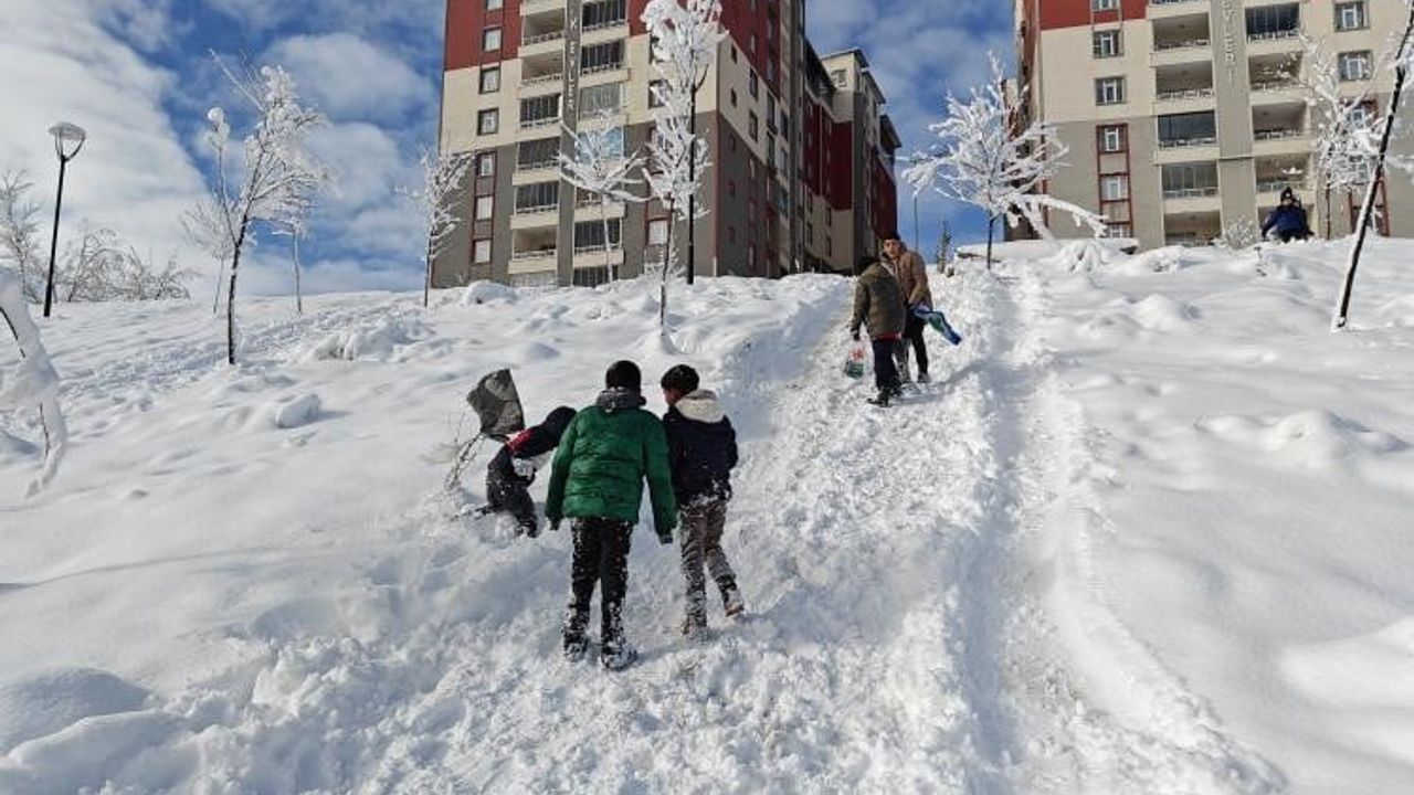 Muş'ta Yoğun Kar Nedeniyle Eğitime Ara Verildi